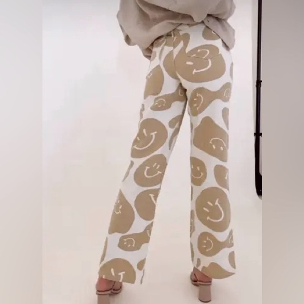 BAILEY ROSE High Rise Smiley Face Jean - Picture 2 of 12